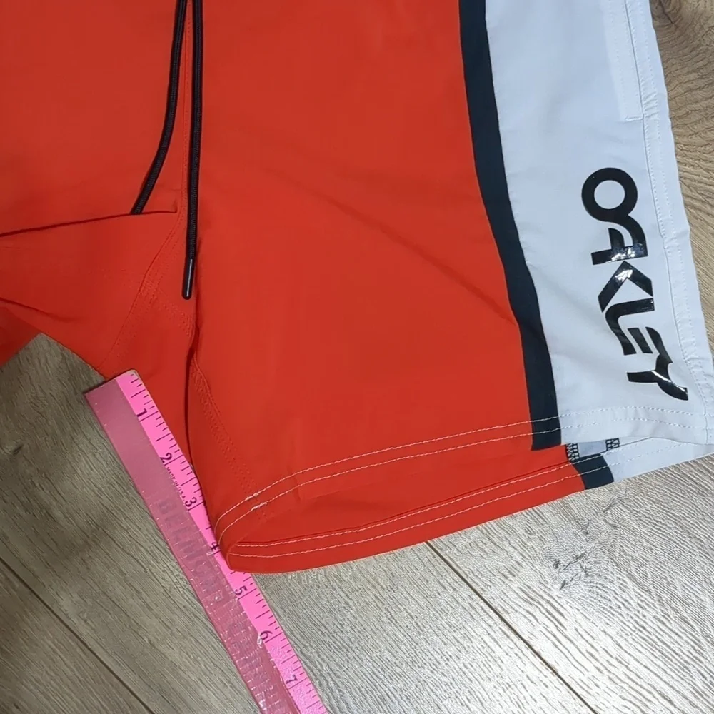 Oakley Cargo Color Block  Board Shorts size Small